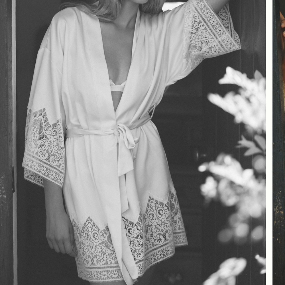 Flora Nikrooz - Genevive Lace-trimmed Robe - Cream